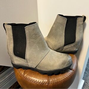 Sorel women’s Joan of Arctic Chelsea size 9.5